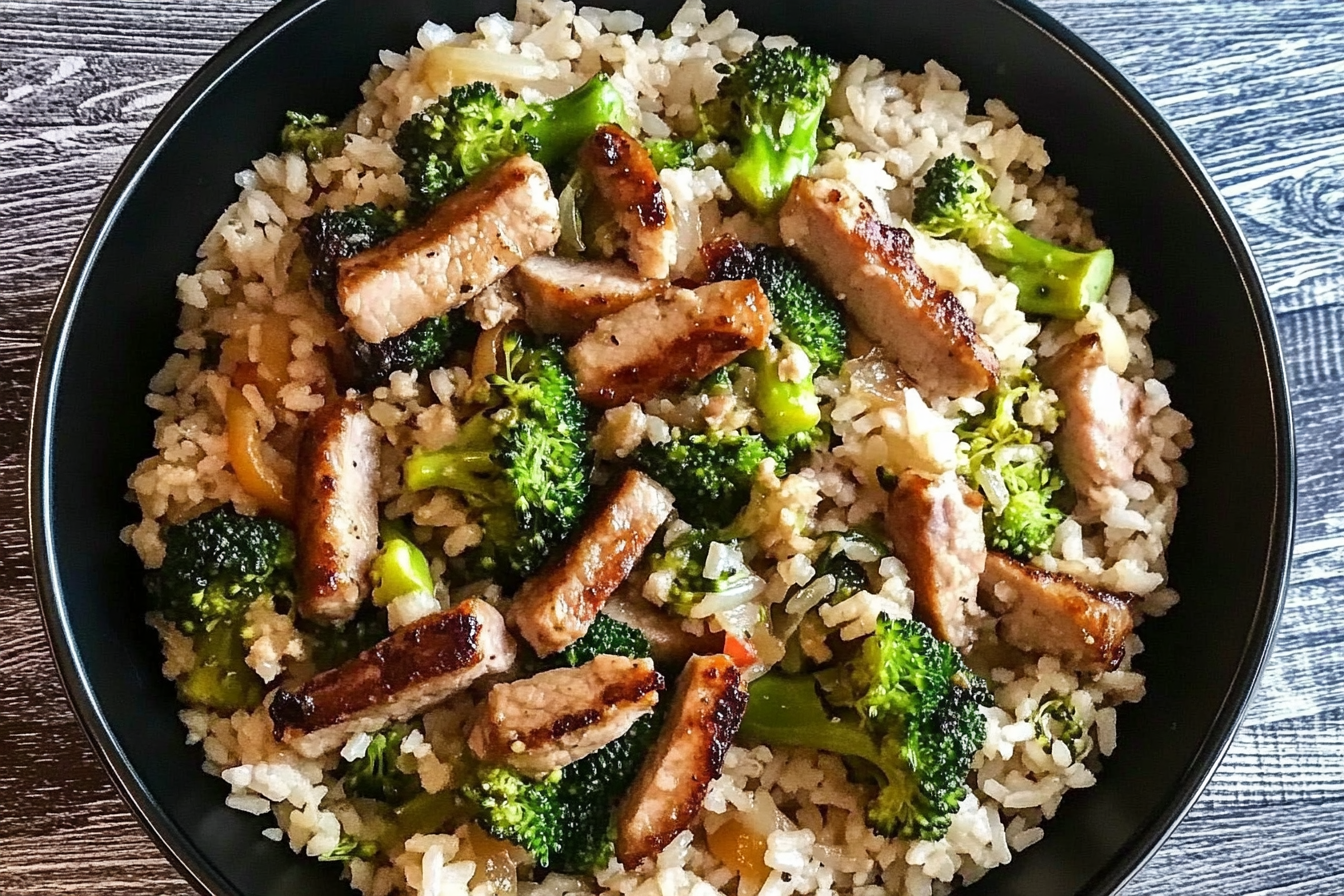 Arroz sauté au porc et brocoli