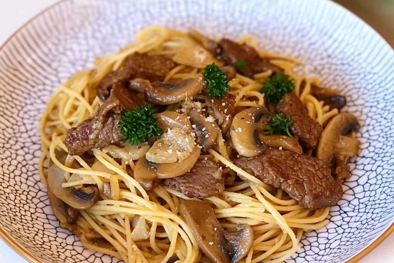 Espaguetis au bœuf et champignons