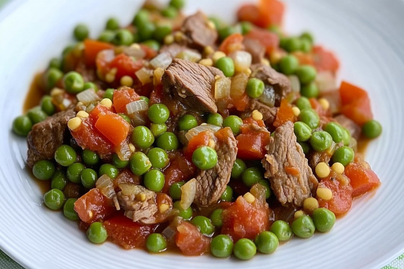 Guisants aux tomates et viande