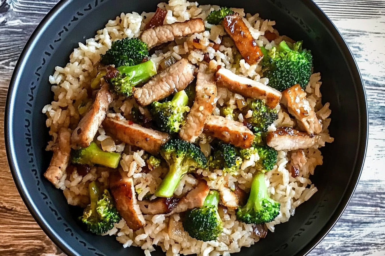 Arroz sauté au porc et brocoli