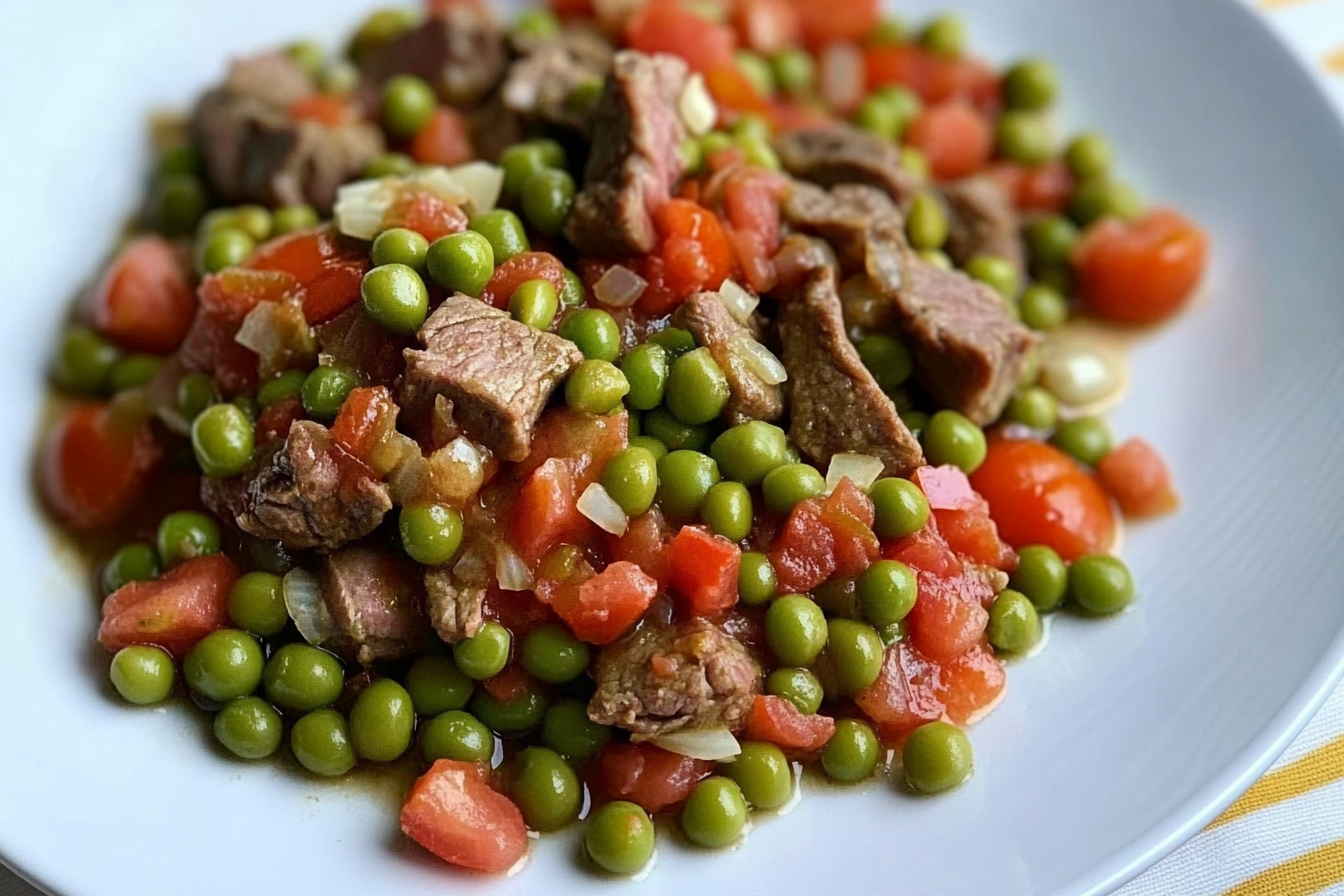 Guisants aux tomates et viande