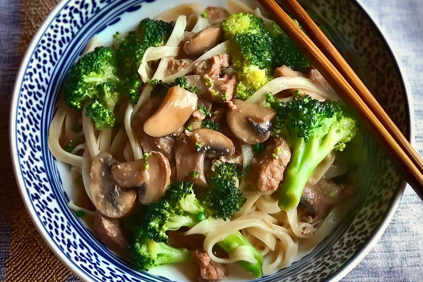 Noodles brocoli, viande et champignons