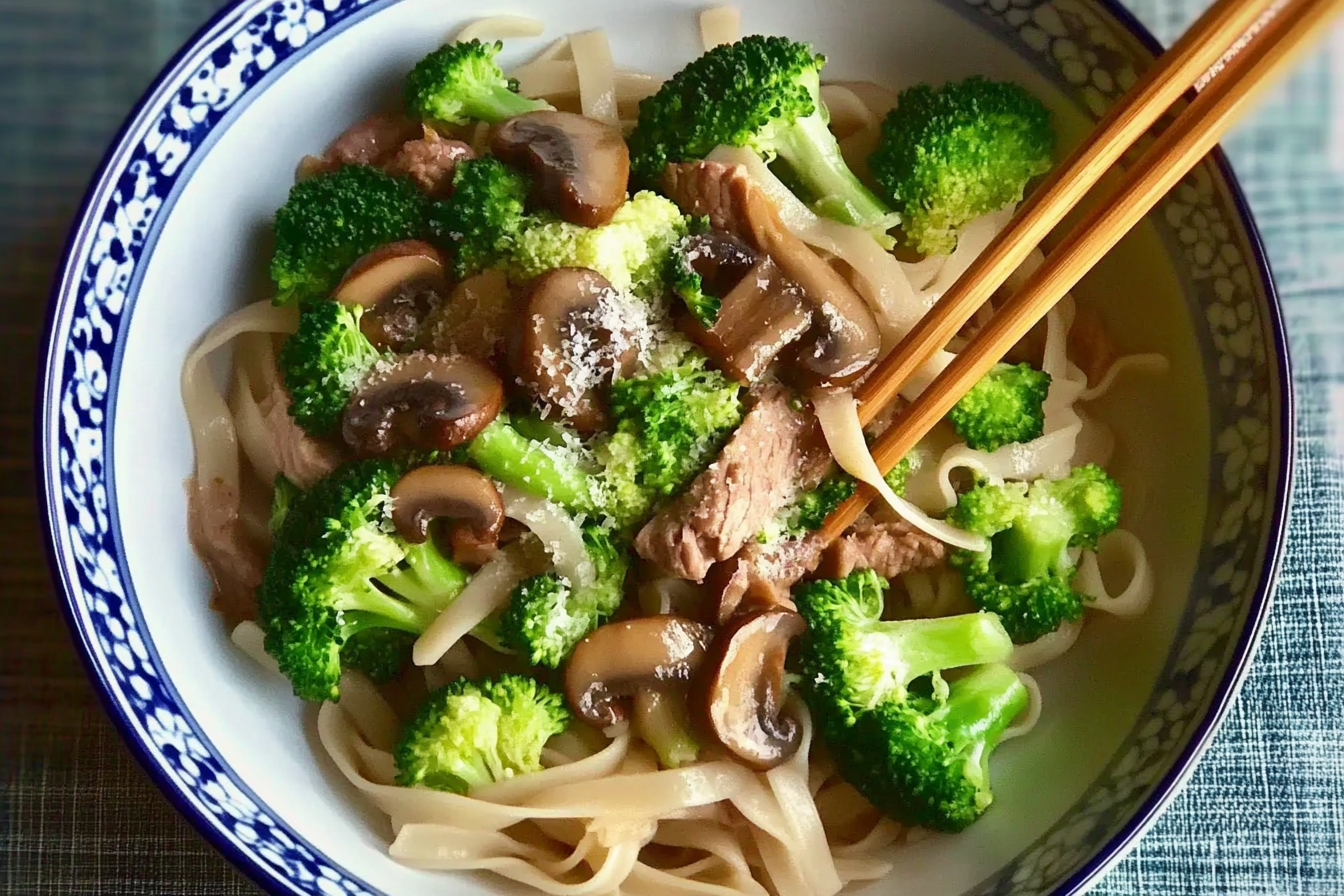 Noodles brocoli, viande et champignons